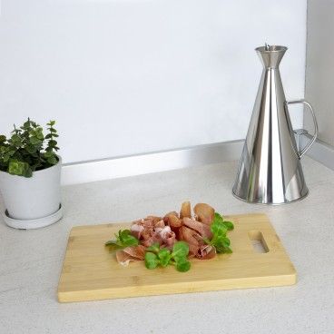 Tábua de cozinha em madeira de bambu com alça 30 x 20 cm.