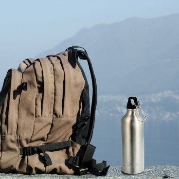 Garrafa de água em alumínio com mosquetão 500 ml.