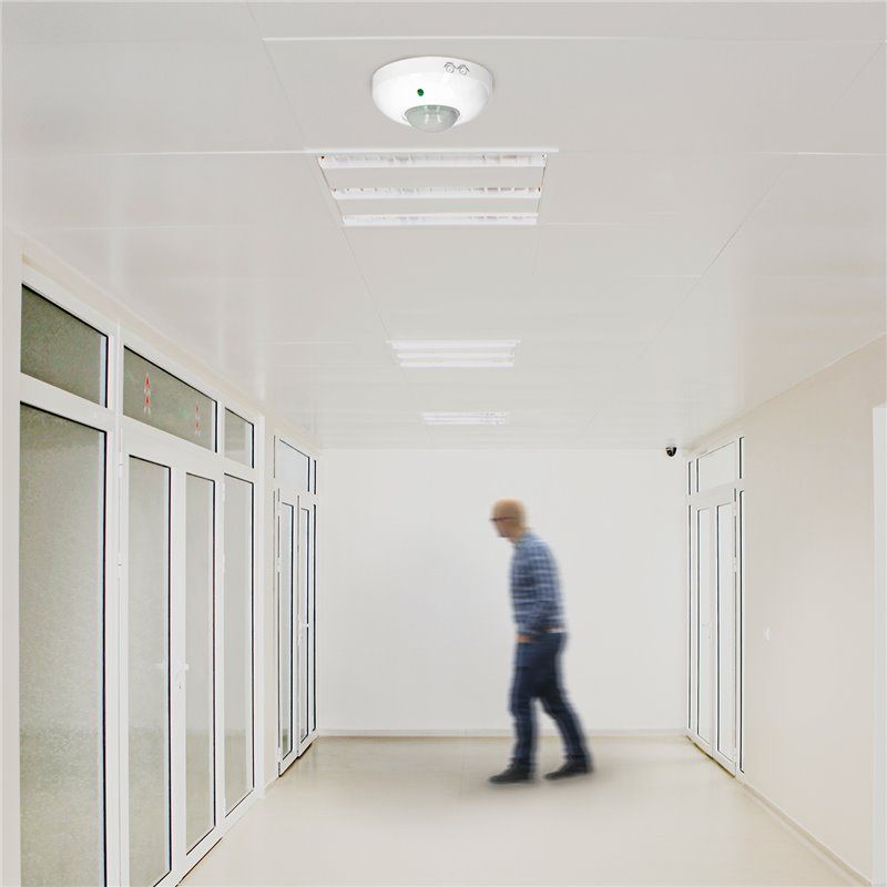 Detector de movimento infravermelho com sensor crepuscular 360°. Ajustável