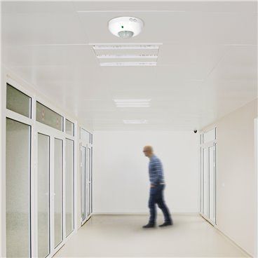 Detector de movimento infravermelho com sensor crepuscular 360°. Ajustável