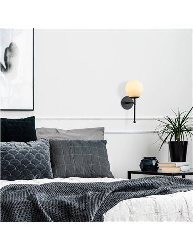 Aplique de pared de una luz negro con tulipa de cristal Model 8