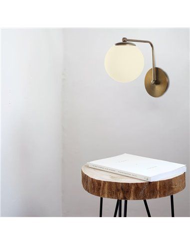 Aplique de pared dorado con tulipa de cristal Model 12