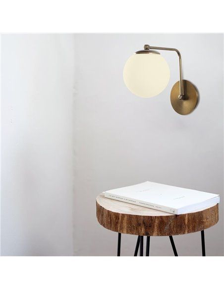 Aplique de pared dorado con tulipa de cristal Model 12