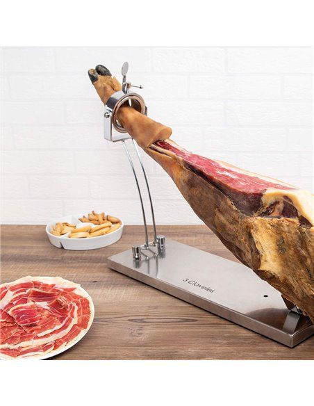 Jamonero con cabezal giratorio 3 claveles. fabricado en acero inoxidable de alta calidad, este jamonero será el centro de atenci