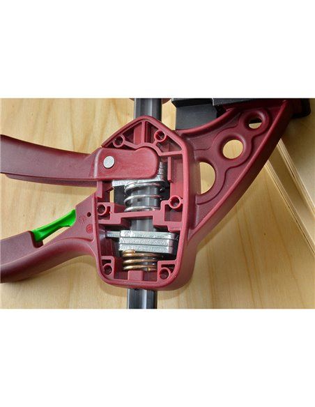 Sargento quick piher 15cm extra ref. 52615. presión máxima:150kg. cabezales de nylon y fibra de vidrio. barra de acero al carbon