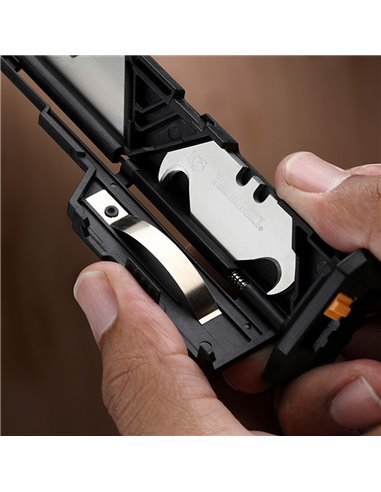 Cúter recargable con 5 + 5 hojas TB-H4S2-03 Toughbuilt