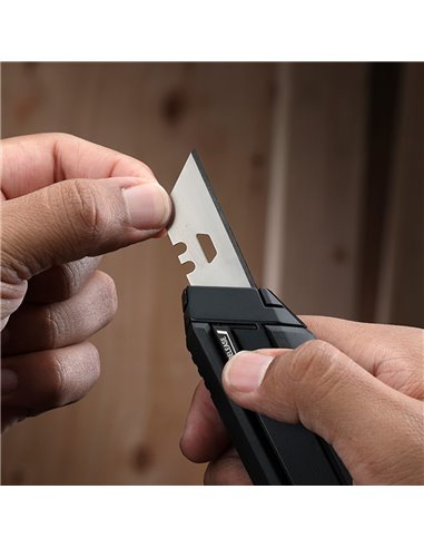 Cúter recargable con 5 + 5 hojas TB-H4S2-03 Toughbuilt