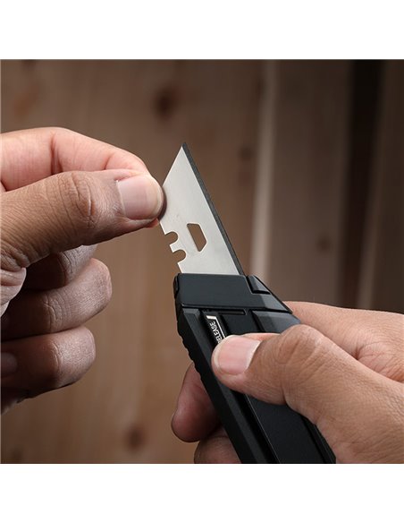 Cúter recargable con 5 + 5 hojas TB-H4S2-03 Toughbuilt