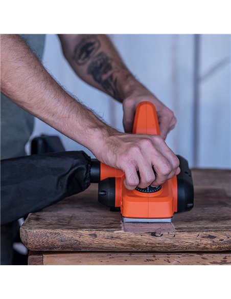 S.of. cepillo eléctrico 710w bew712-qs black+decker