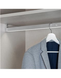Emuca Barre de penderie pour armoire avec lumière LED, réglable 1.008-1.158 mm, batterie amovible, détecteur de mouvement, Lumiè 2