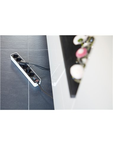 Brennenstuhl-1153260020-Base múltiple Ecolor blanca/ negra con diseño compacto (6 tomas)