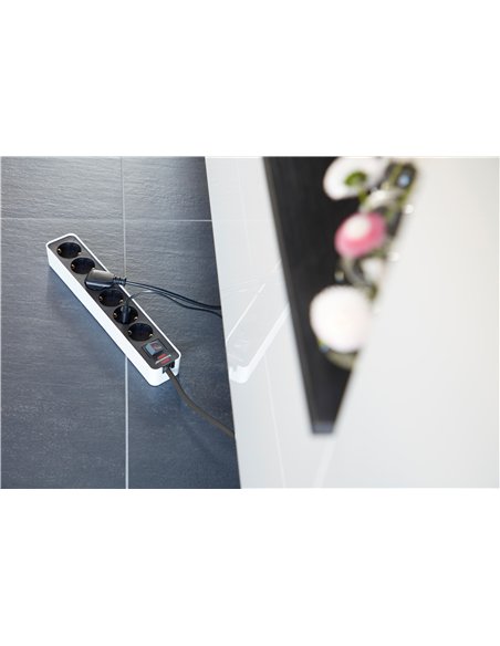 Brennenstuhl-1153260020-Base múltiple Ecolor blanca/ negra con diseño compacto (6 tomas)
