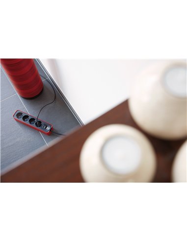 Brennenstuhl-1153230070-Base múltiple Ecolor roja/ negra con diseño compacto (3 tomas)