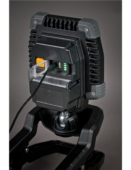 Brennenstuhl-1173070020-Foco de trabajo LED portátil con pinza abrazadera CL 4050 MA, IP65