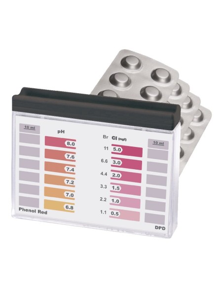DPD 2 Testkit mit Reagenzgläsern zur Wasseranalyse