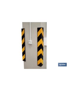 Straight corner protector 800x100mm with high visibility in yellow and black 2