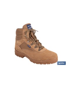 Technical hiking boots with natural rubber sole 2