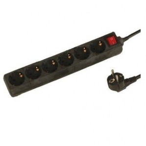 Base múltiple negra con seis enchufes e interruptor