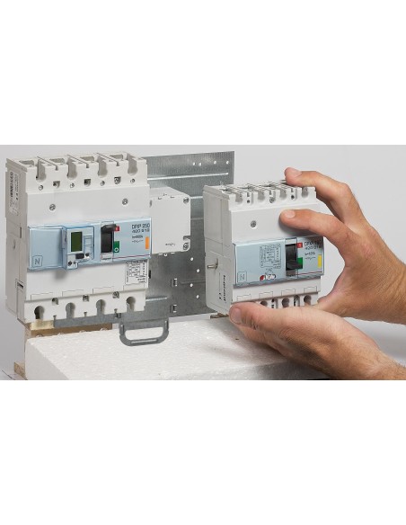Automático caja moldeada 4P 125A Icu 16kA