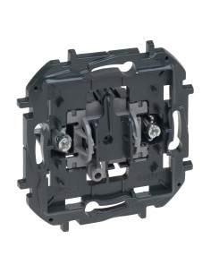 Niloé Step 6A 250V Recessed Changeover Push Button